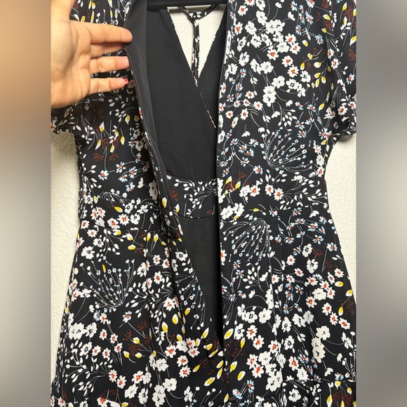 Parker Black and White Flutter Sleeve V-Neck w/ Tie Tiered Mini Dress. Back Zip - Picture 14 of 16